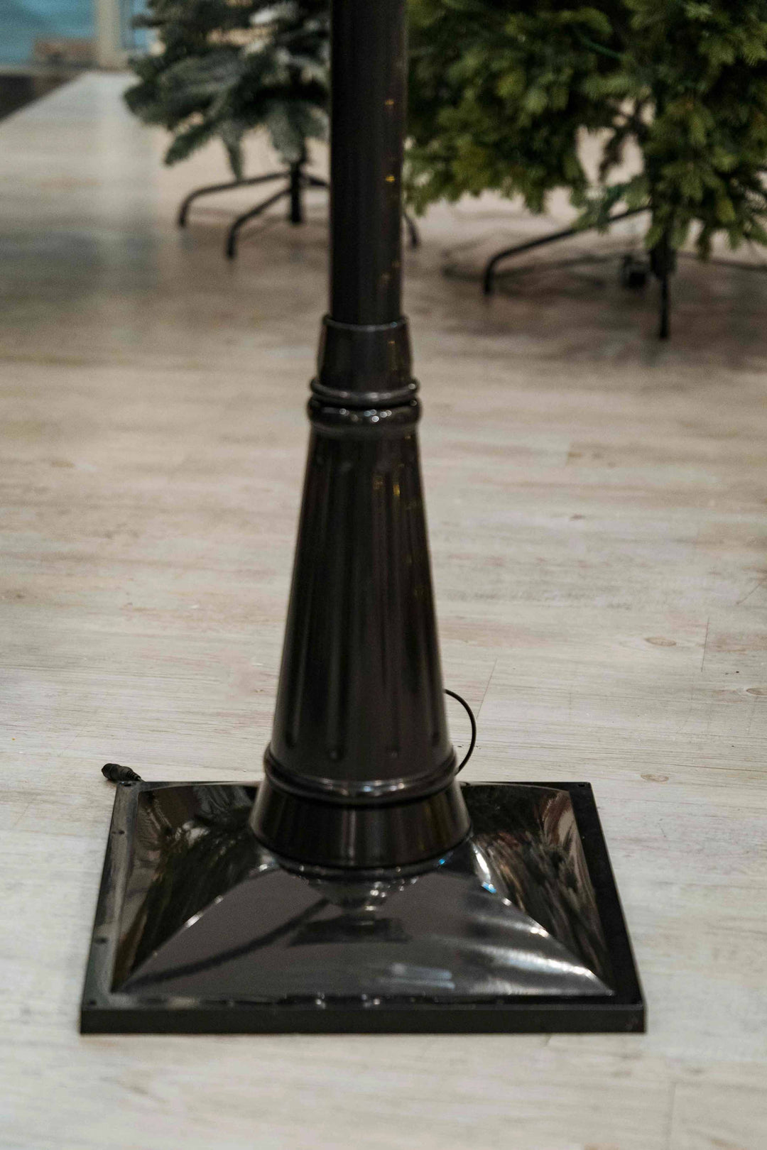 Faro Negro Pedestal 184Cm