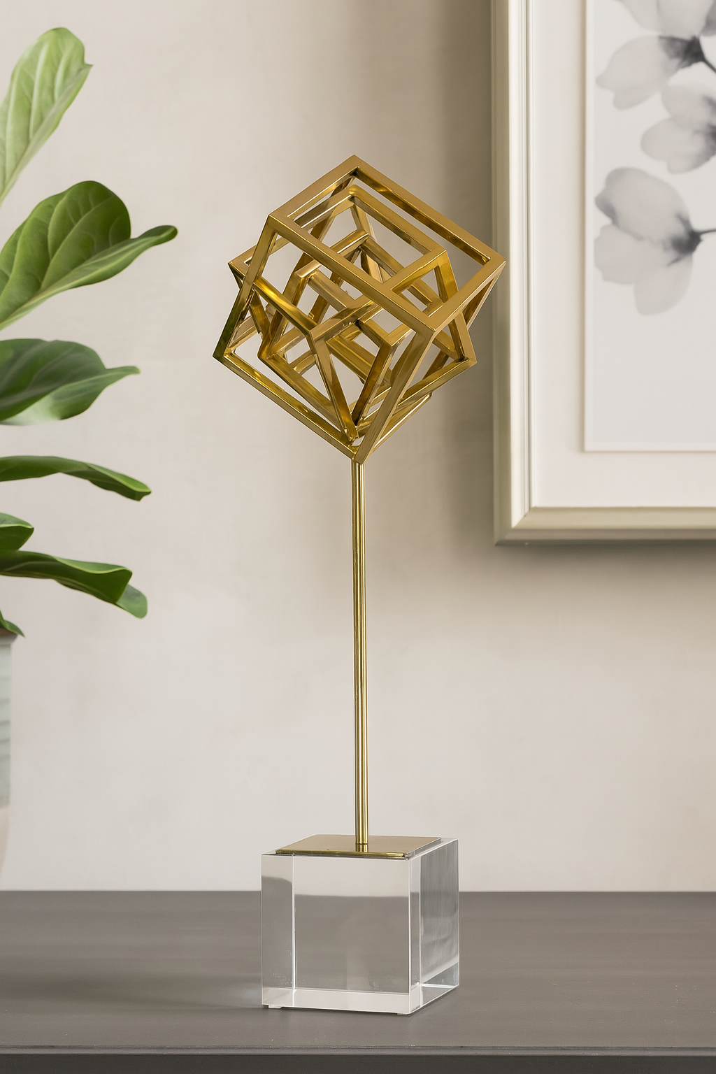 Adorno Decorativo De Metal Color Dorado "B"